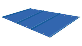 Abbildung eines blauen Metalldachblechs mit geripptem Design und metallischen Schraubenköpfen entlang der Oberfläche, aus einem niedrigen Winkel betrachtet, um die Beschaffenheit und Struktur der Platte deutlich zu machen.