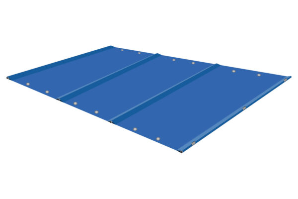 Abbildung eines blauen Metalldachblechs mit geripptem Design und metallischen Schraubenköpfen entlang der Oberfläche, aus einem niedrigen Winkel betrachtet, um die Beschaffenheit und Struktur der Platte deutlich zu machen.