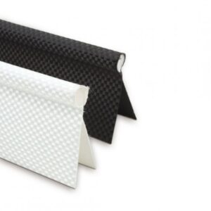 Zu sehen sind zwei Zeltkeder 7,5 mm, zweifähnig strukturierte Vinylfolien aus Kohlefaser, eine schwarze und eine weiße, nebeneinander auf einem schlichten weißen Hintergrund, um ihr Muster und ihren Glanz hervorzuheben.