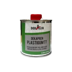 Eine silberne Dose PVC-Kleber Plastigum77 von DEKALIN, 250 ml Pinseldose, für PU-Leder mit rotem Schraubverschluss. Deutsche Etiketten und eleganter schwarz/roter Text auf Metallic-Finish.